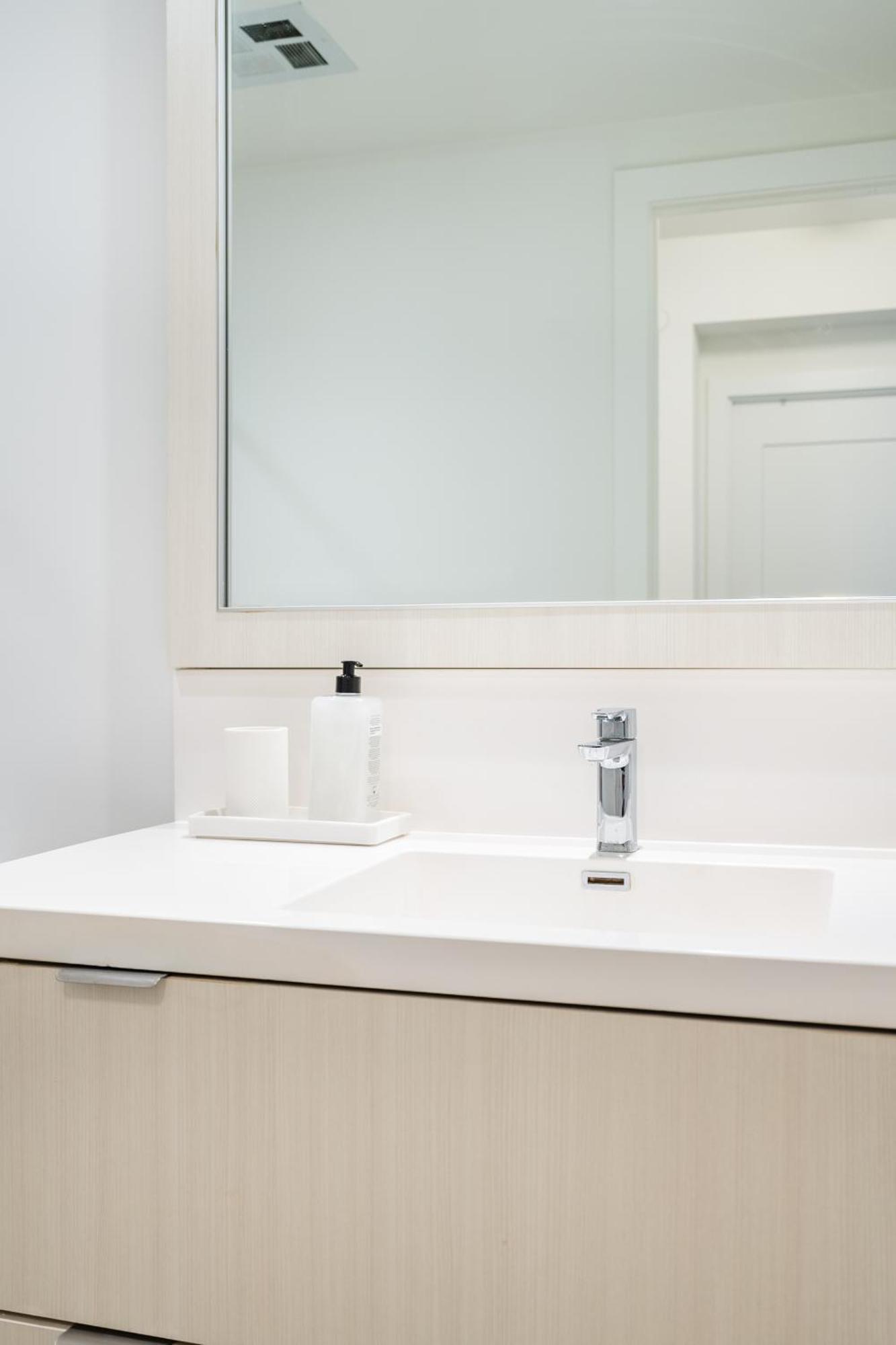 Spacious Corner Apartment Downtown טורונטו מראה חיצוני תמונה