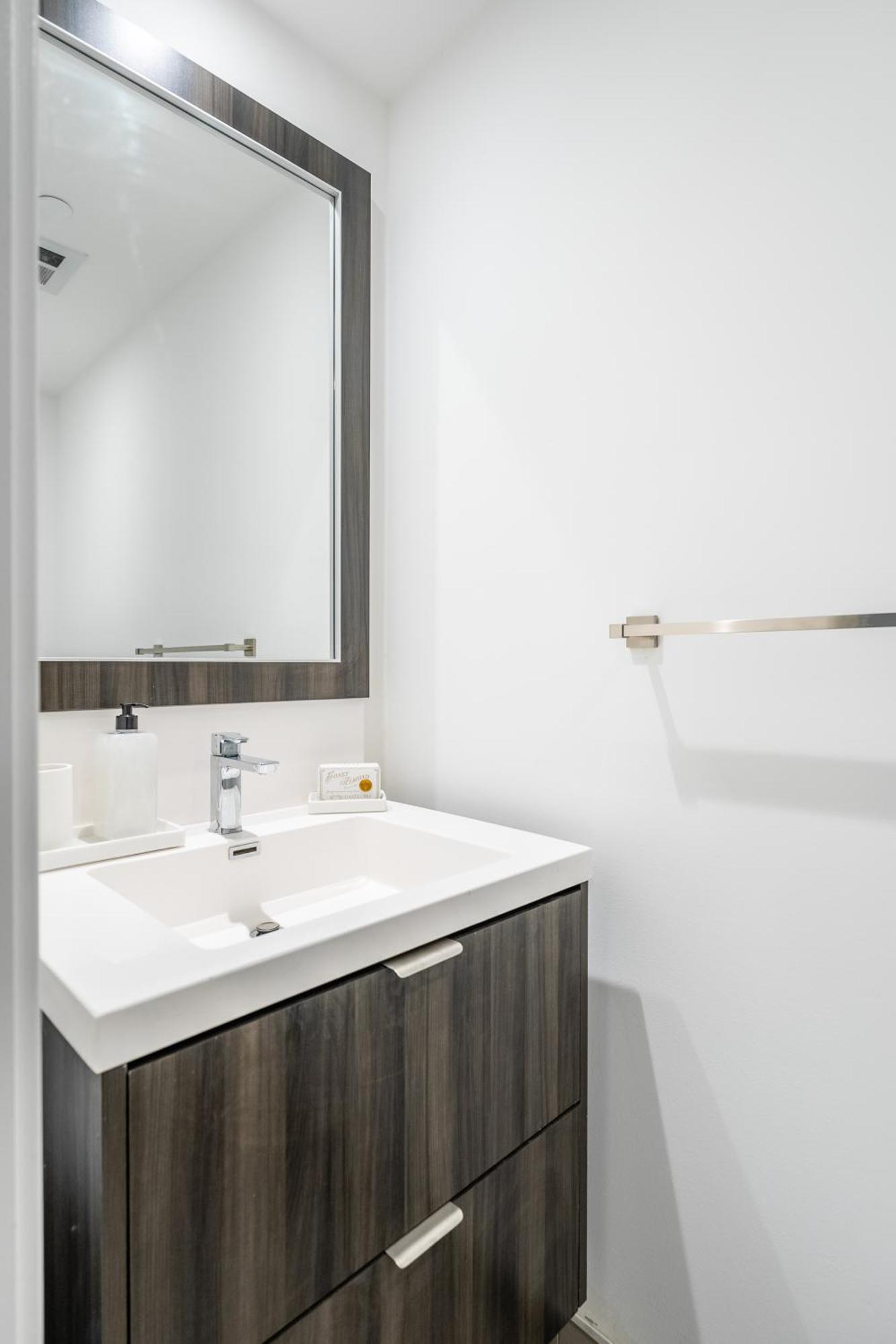 Spacious Corner Apartment Downtown טורונטו מראה חיצוני תמונה