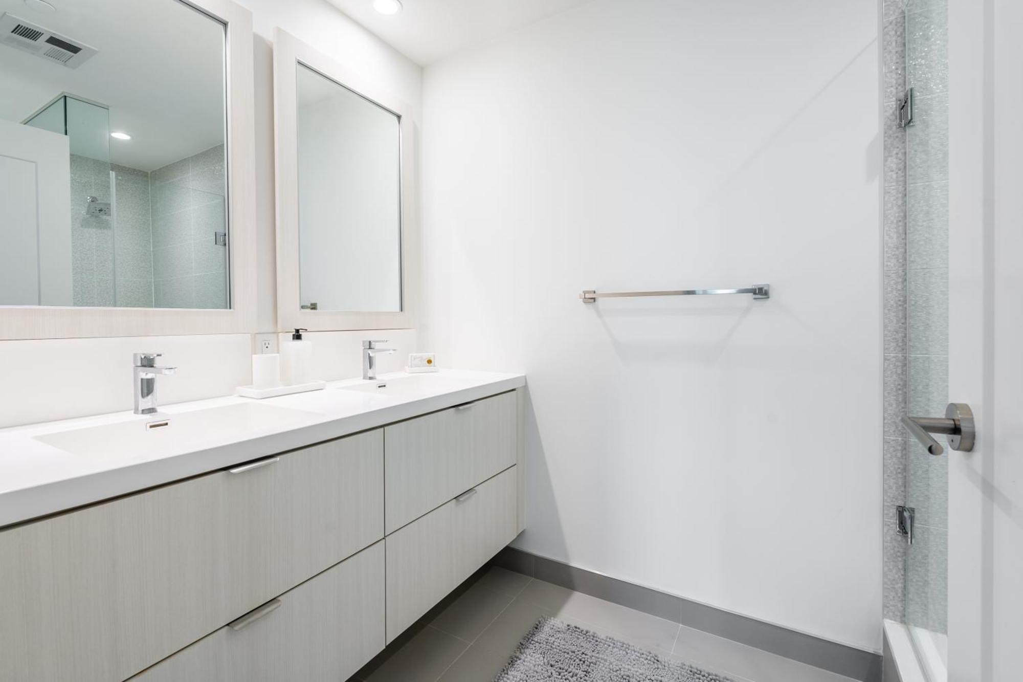 Spacious Corner Apartment Downtown טורונטו מראה חיצוני תמונה