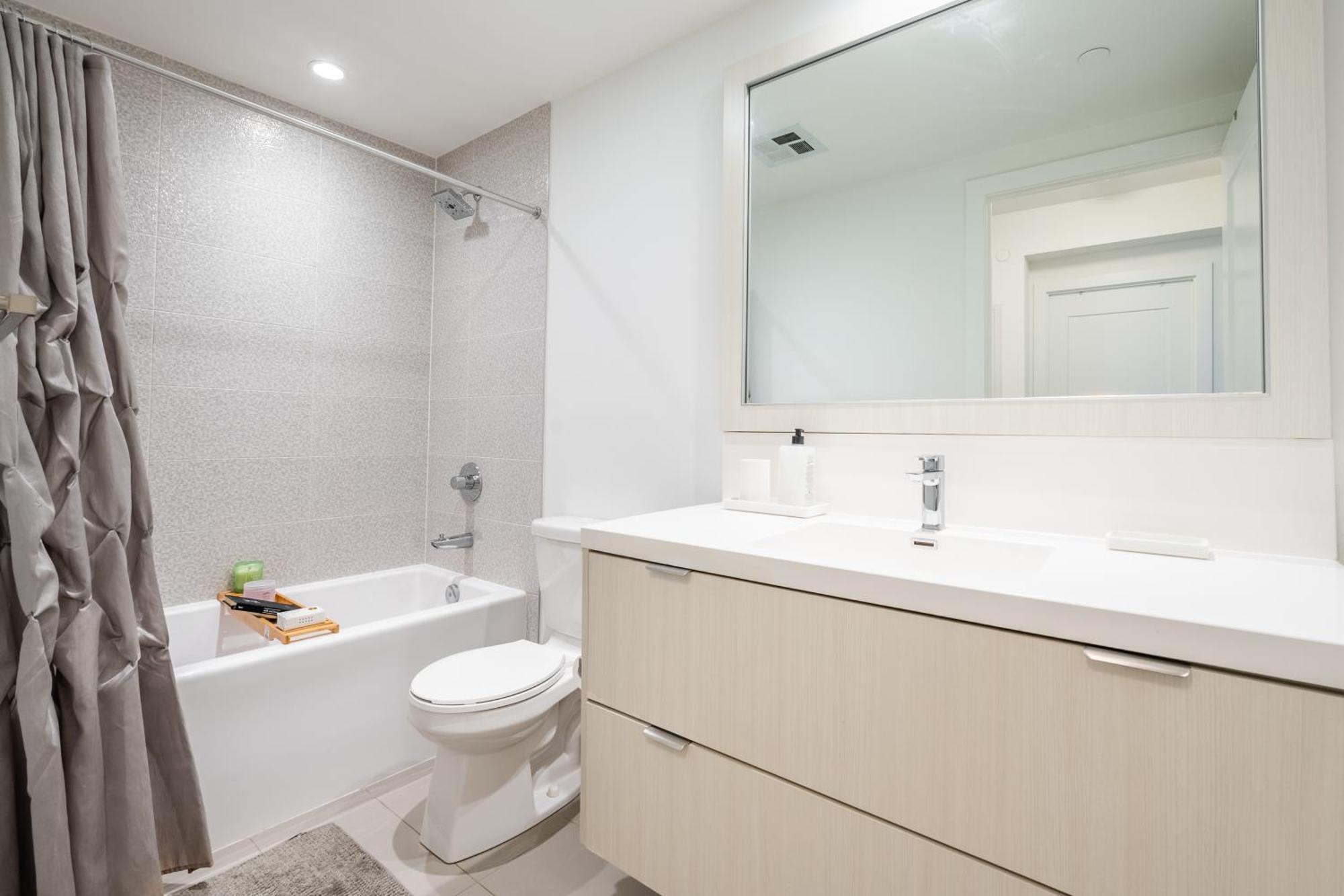Spacious Corner Apartment Downtown טורונטו מראה חיצוני תמונה