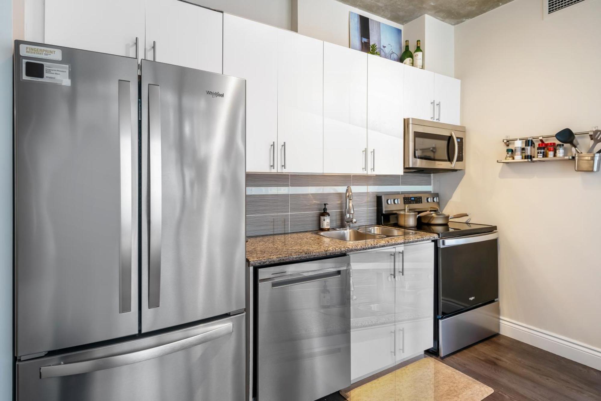 Spacious Corner Apartment Downtown טורונטו מראה חיצוני תמונה